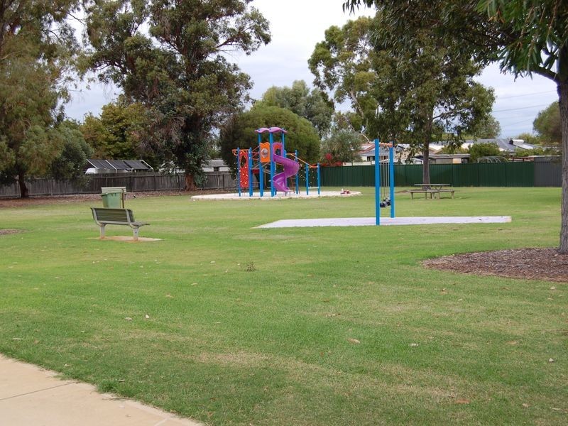 15 Treave Street, Cloverdale WA 6105