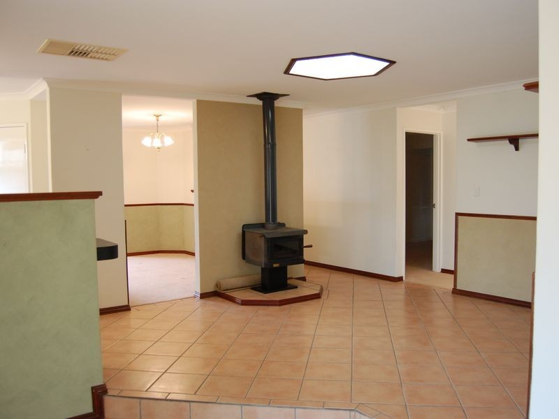 22 Larkspur Place, Thornlie WA 6108