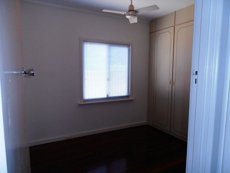 18 Buzza Street, St James WA 6102