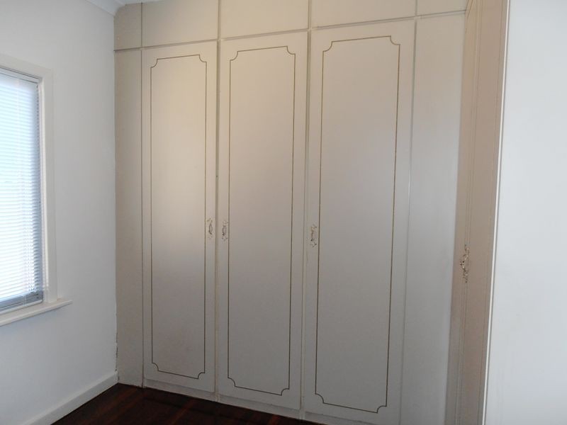 18 Buzza Street, St James WA 6102