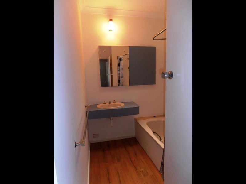 18 Buzza Street, St James WA 6102