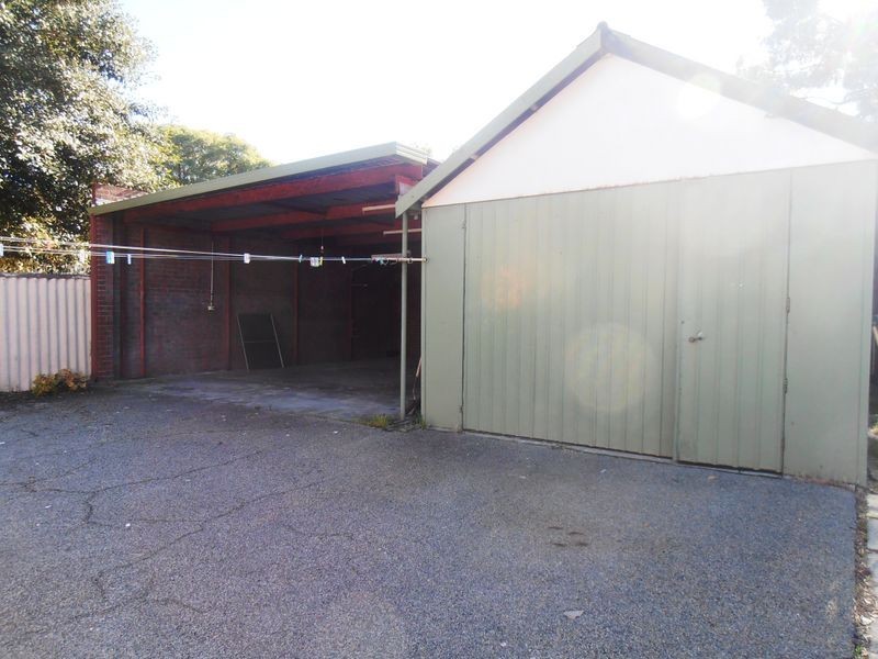 18 Buzza Street, St James WA 6102