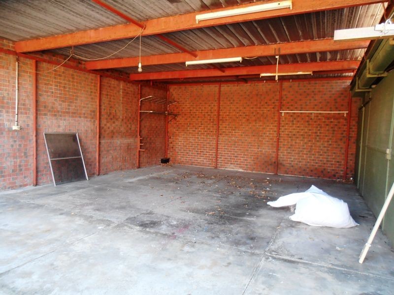 18 Buzza Street, St James WA 6102