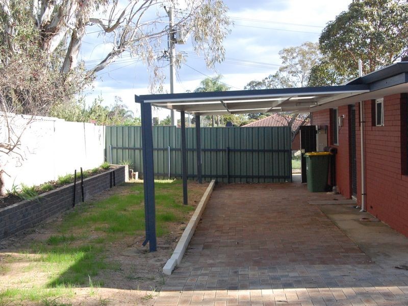 1 Hove Court, Forrestfield WA 6058