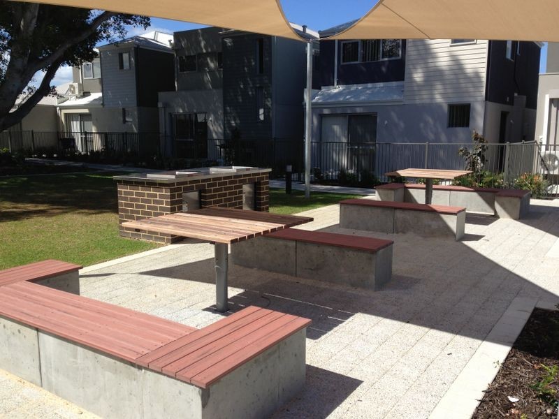 8/148-154 Railway Parade, Queens Park WA 6107