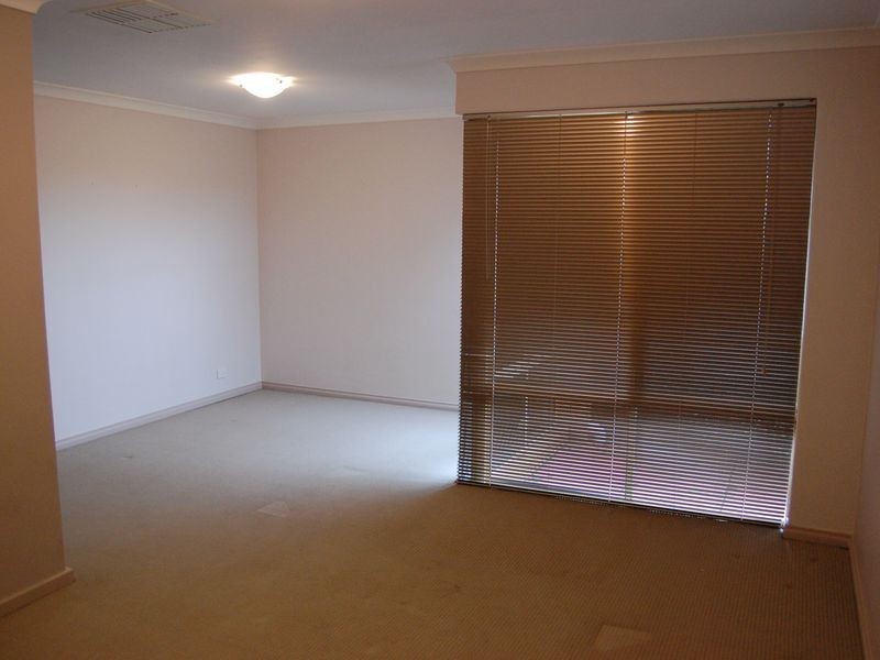 6 Williamson Lane, Stratton WA 6056