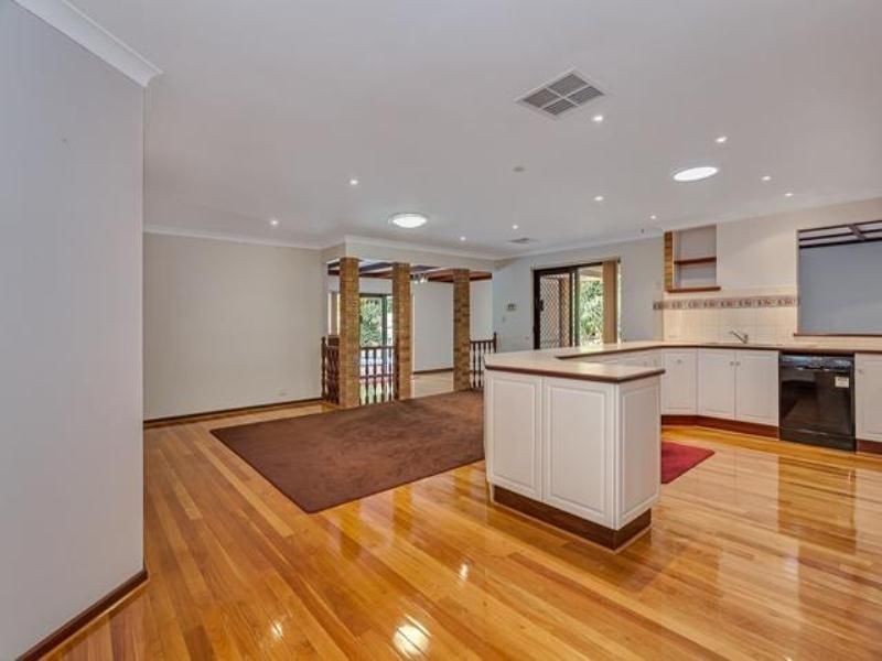 16 Hillock Circle, Leeming WA 6149