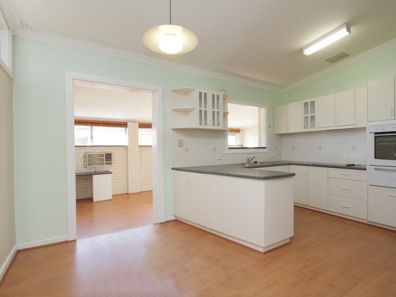 6 Coops Avenue, Thornlie WA 6108