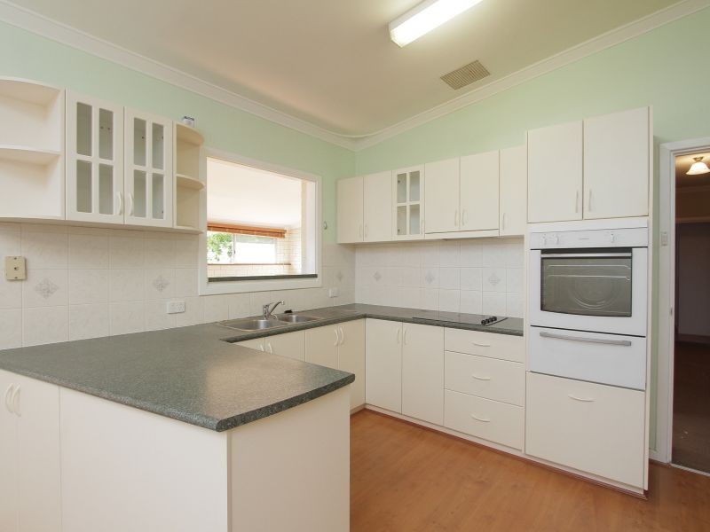 6 Coops Avenue, Thornlie WA 6108