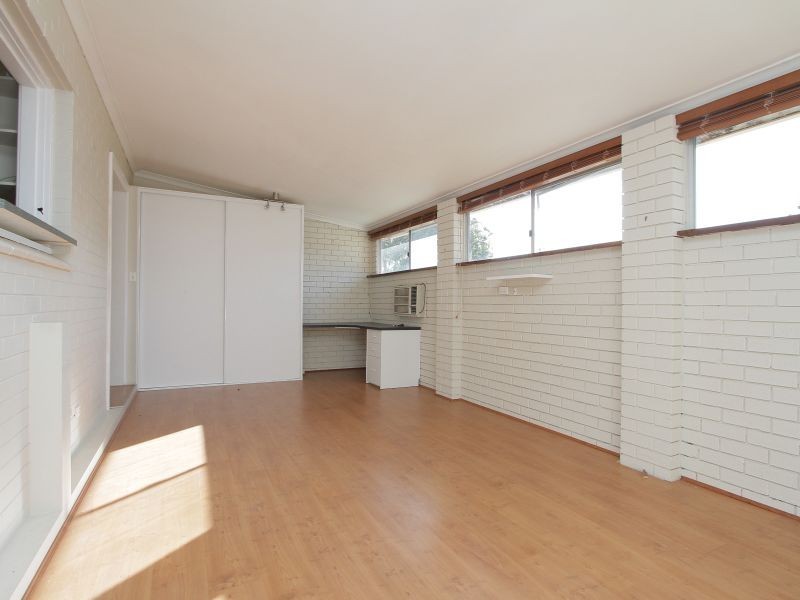 6 Coops Avenue, Thornlie WA 6108