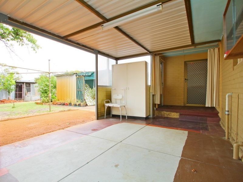 8 Longhurst Way, Queens Park WA 6107