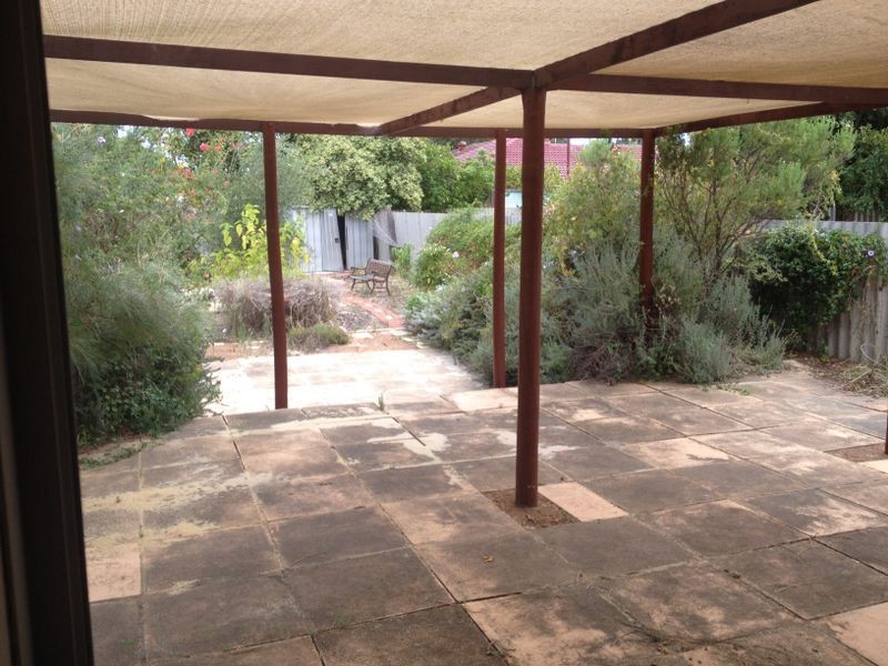 17B Fleming Avenue, Wilson WA 6107