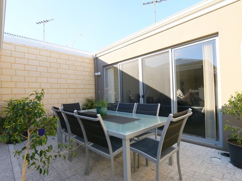 4 Dampiera Street, Caversham WA 6055