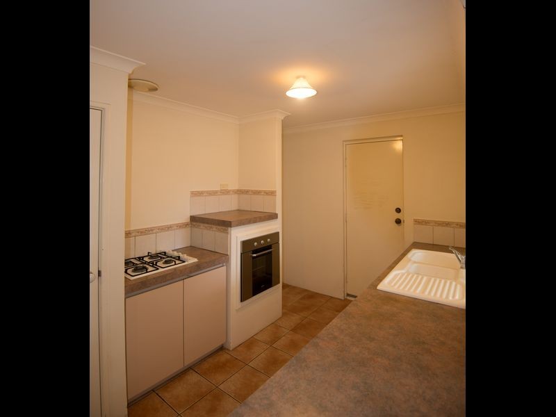 2/257 Surrey Road, Kewdale WA 6105