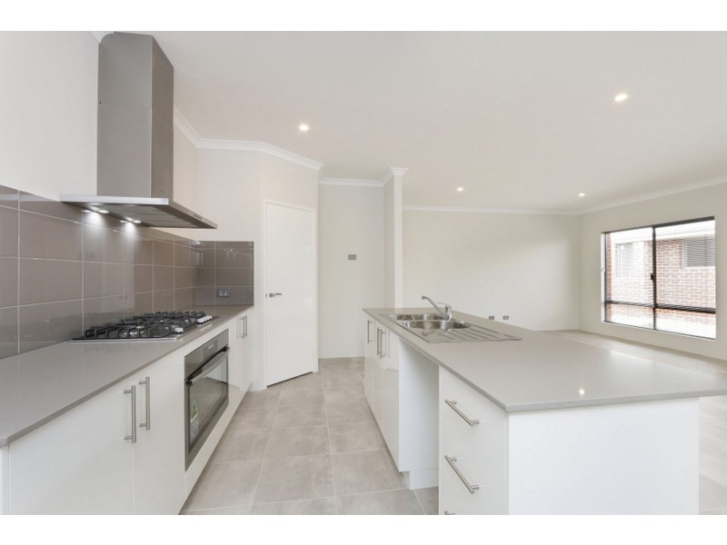 18 Jordan Street, Haynes WA 6112