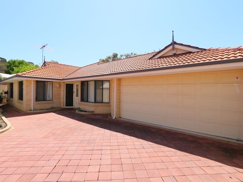 2/8 Hope Avenue, Manning WA 6152