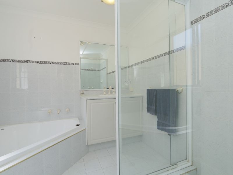 2/8 Hope Avenue, Manning WA 6152