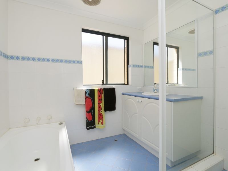 2/8 Hope Avenue, Manning WA 6152