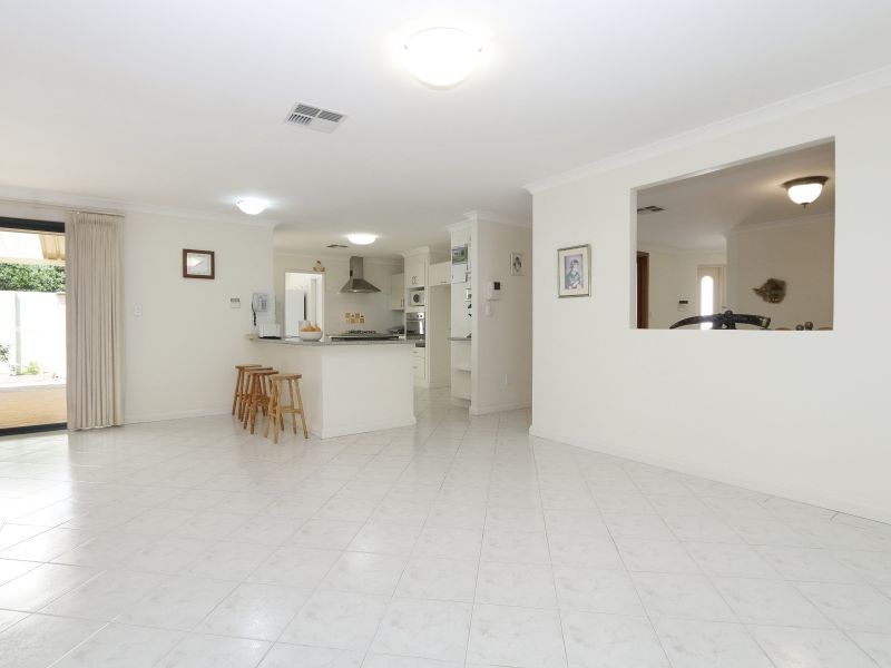 2/8 Hope Avenue, Manning WA 6152