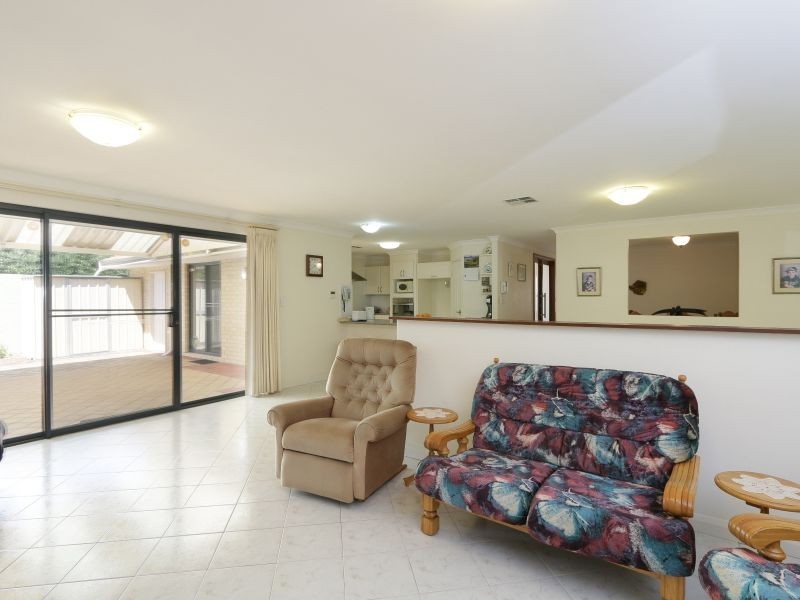 2/8 Hope Avenue, Manning WA 6152