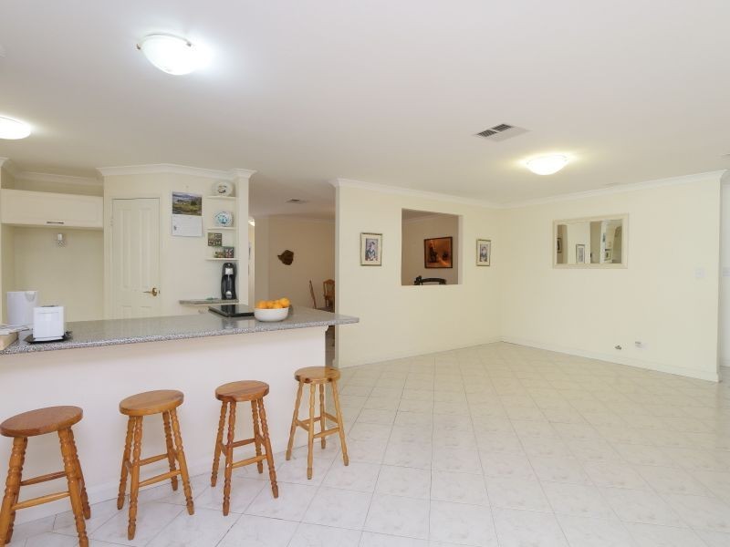 2/8 Hope Avenue, Manning WA 6152