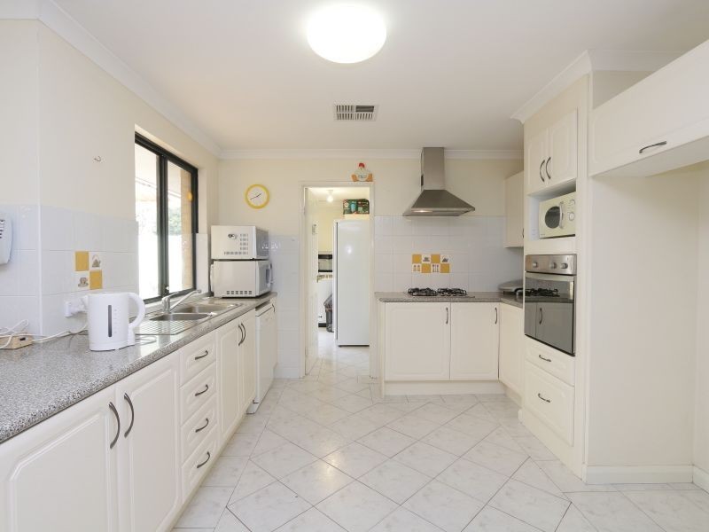 2/8 Hope Avenue, Manning WA 6152