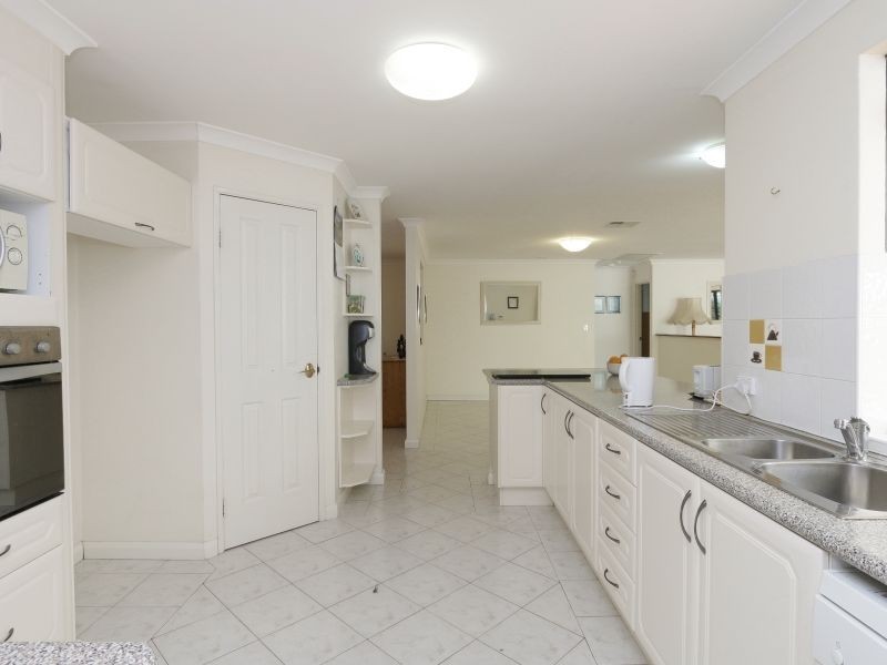 2/8 Hope Avenue, Manning WA 6152