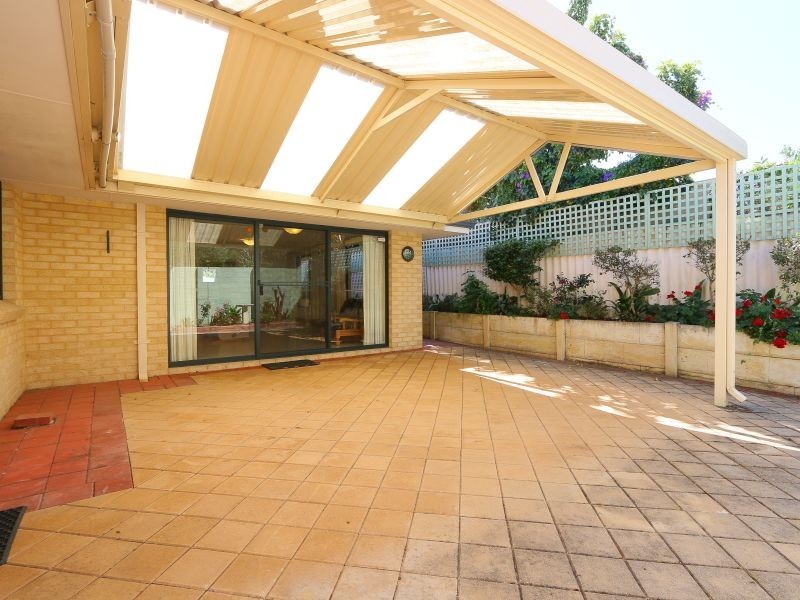 2/8 Hope Avenue, Manning WA 6152