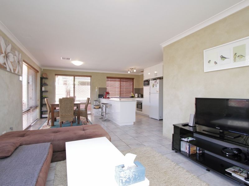 6/1 Chapman Road, St James WA 6102