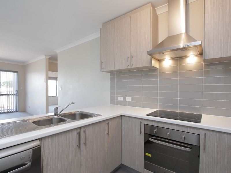 16/148 Railway Parade, Queens Park WA 6107