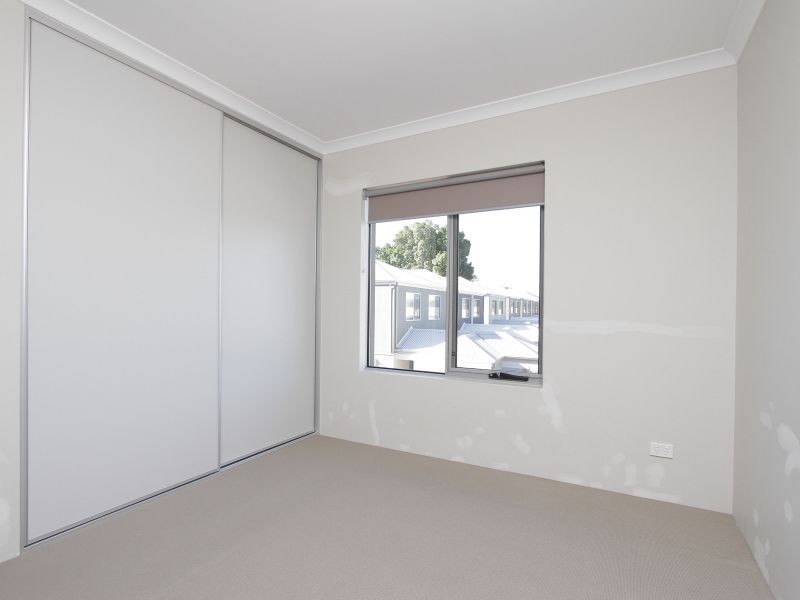 16/148 Railway Parade, Queens Park WA 6107