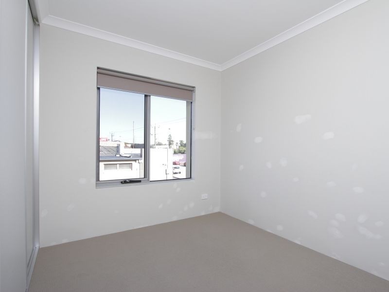 16/148 Railway Parade, Queens Park WA 6107