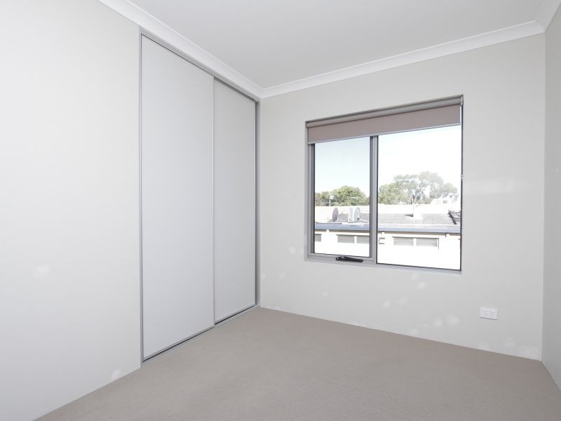 16/148 Railway Parade, Queens Park WA 6107