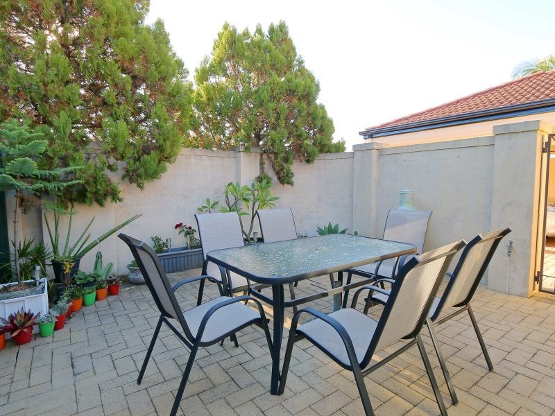 8/6 Warwick Street, St James WA 6102