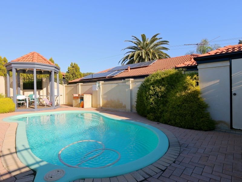 8/6 Warwick Street, St James WA 6102