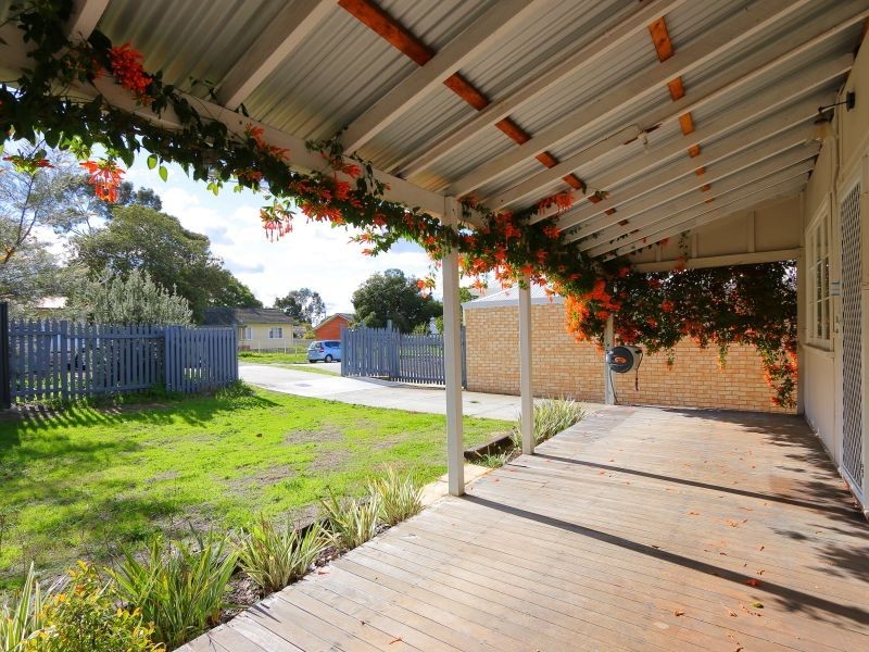 10 Reen Street, St James WA 6102