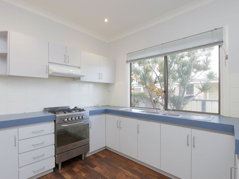 10 Reen Street, St James WA 6102