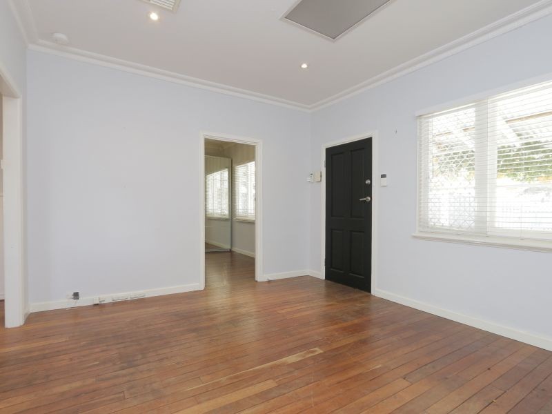 10 Reen Street, St James WA 6102