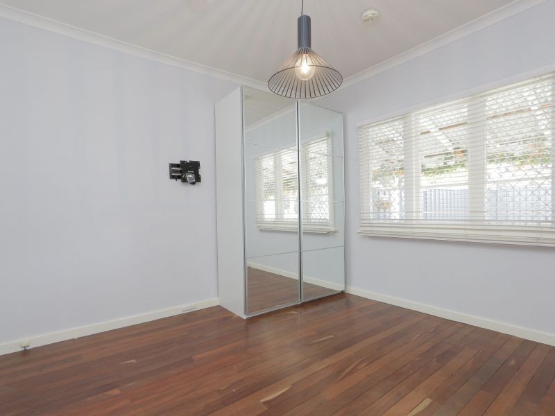 10 Reen Street, St James WA 6102