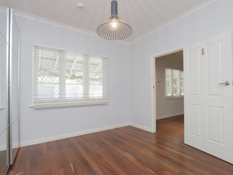 10 Reen Street, St James WA 6102
