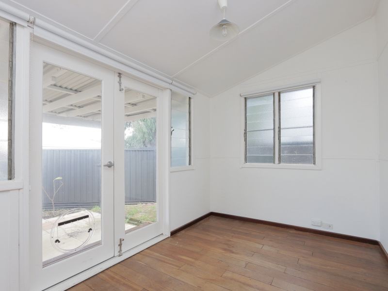 10 Reen Street, St James WA 6102