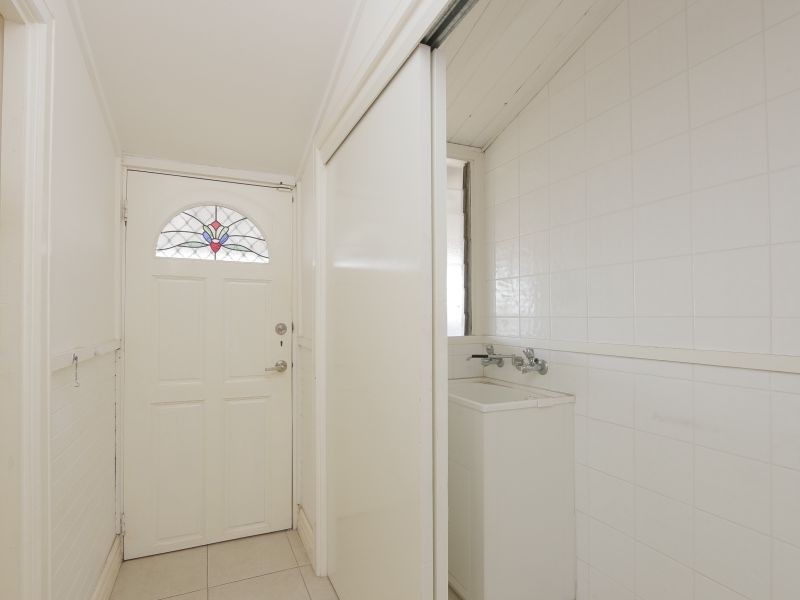 10 Reen Street, St James WA 6102
