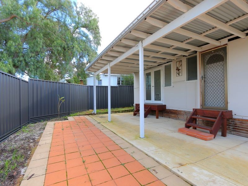 10 Reen Street, St James WA 6102