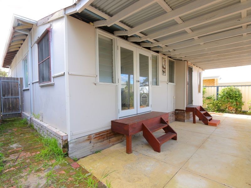 10 Reen Street, St James WA 6102
