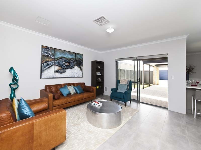 3 Egrove Lane, Piara Waters WA 6112