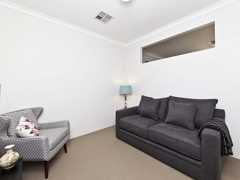 3 Egrove Lane, Piara Waters WA 6112
