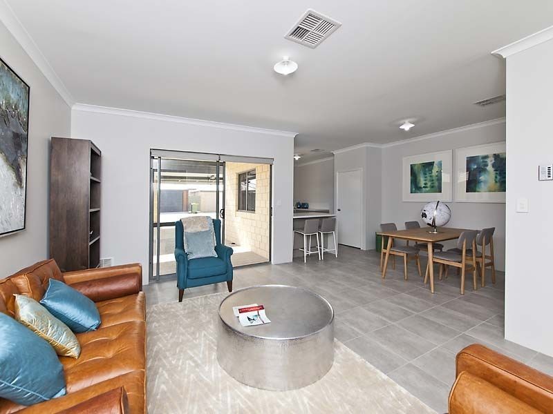 3 Egrove Lane, Piara Waters WA 6112