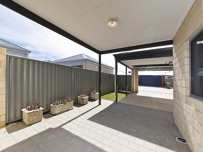 3 Egrove Lane, Piara Waters WA 6112