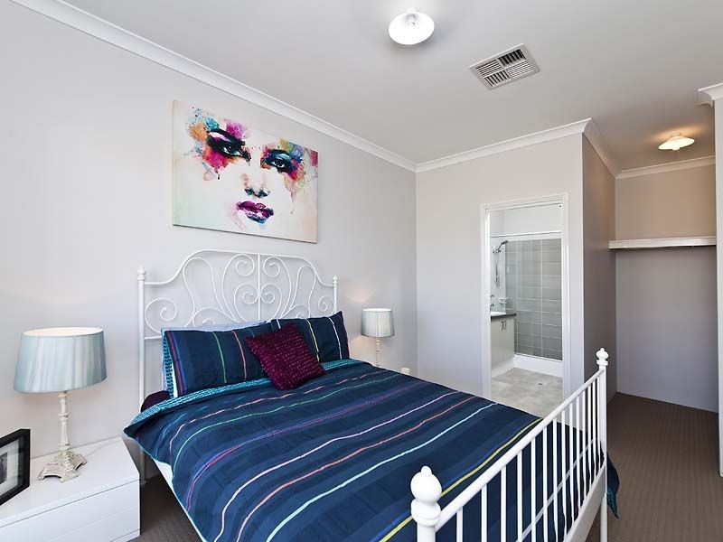 3 Egrove Lane, Piara Waters WA 6112