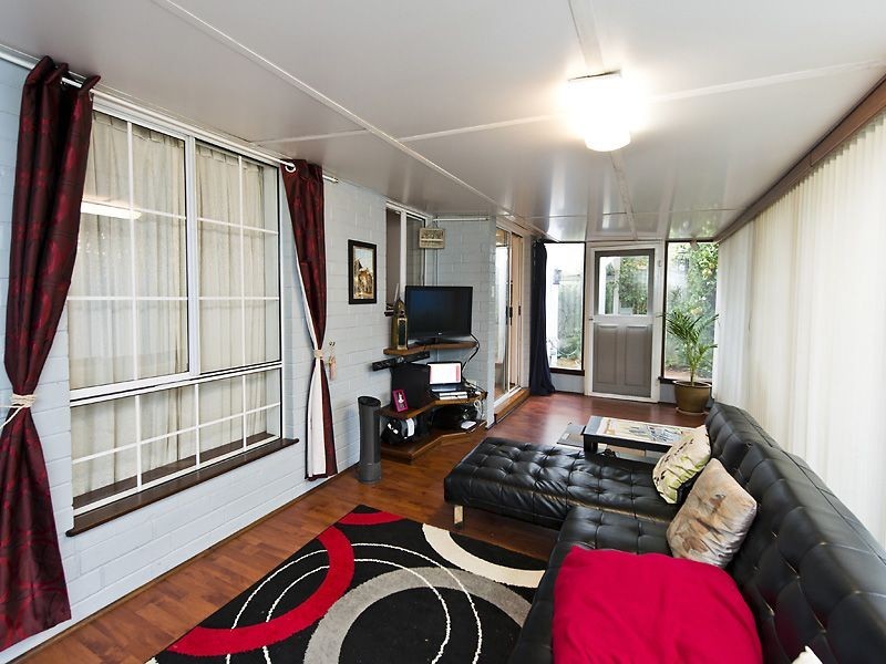 8/9 Manley Street, Cannington WA 6107